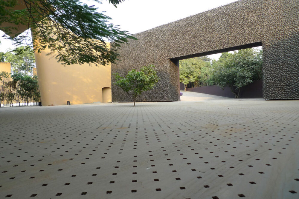 The roseate leaf wall